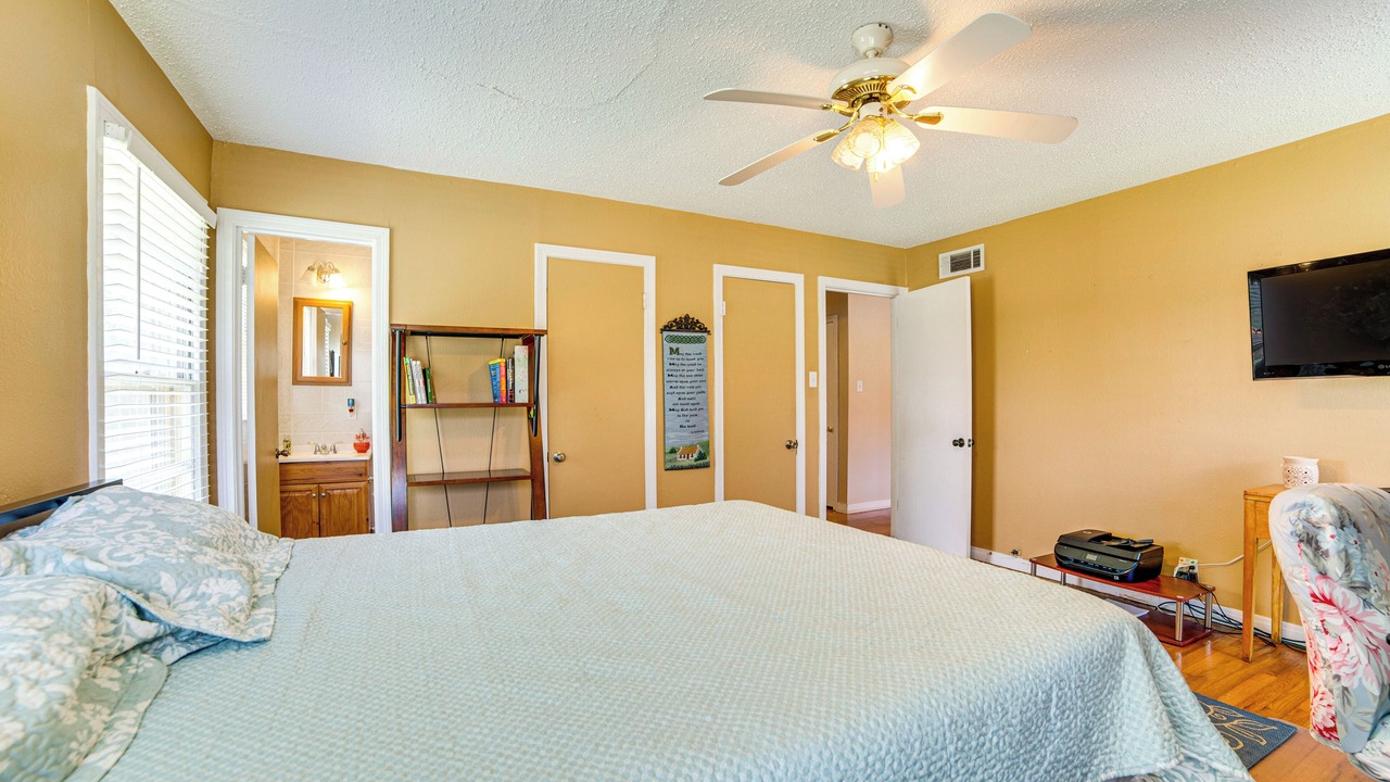 Photo of Bedroom in Flint