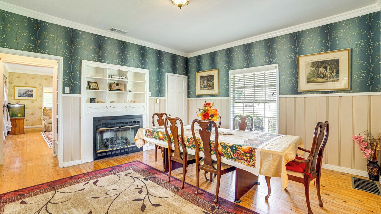 Photo of Livingroom in Flint