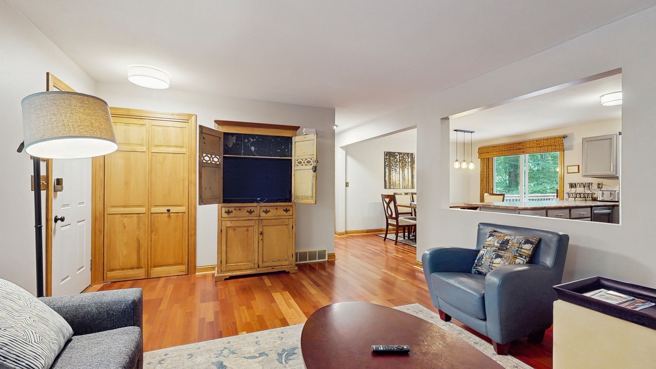 Photo of Livingroom in Shorewood-Tower Hills-Harbert
