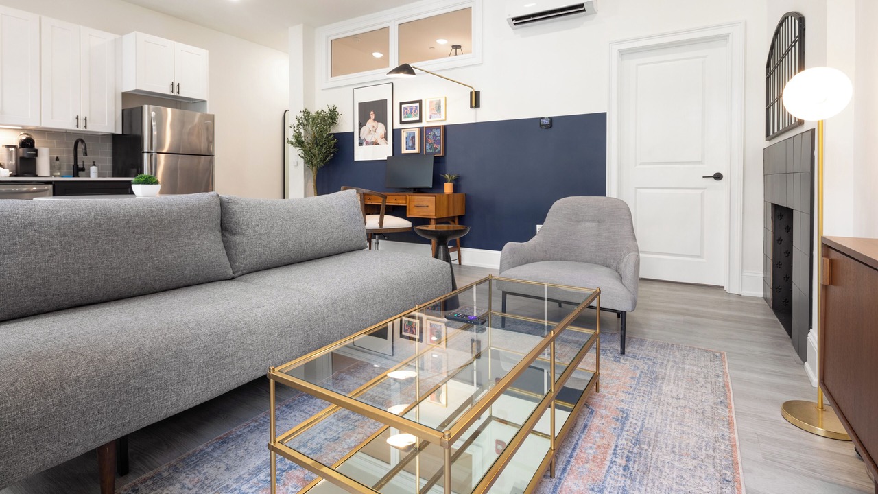 Photo of Livingroom in Rittenhouse Row