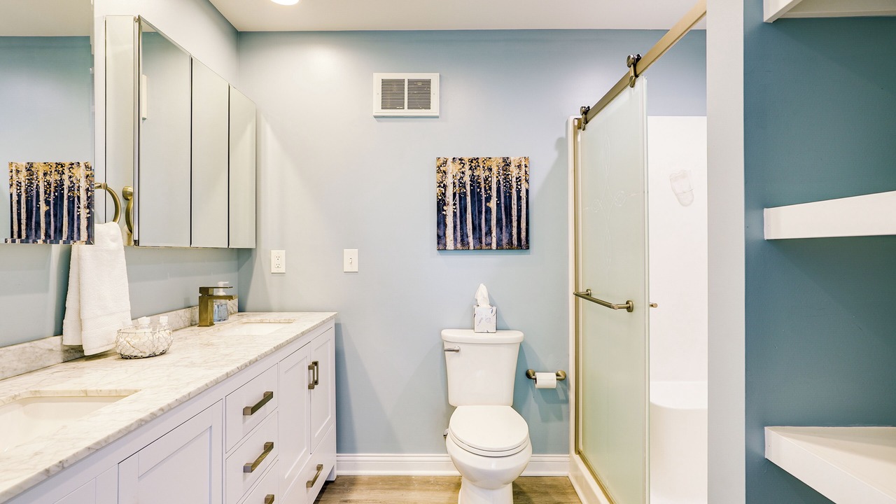 Photo of Bathroom in Lawrenceburg