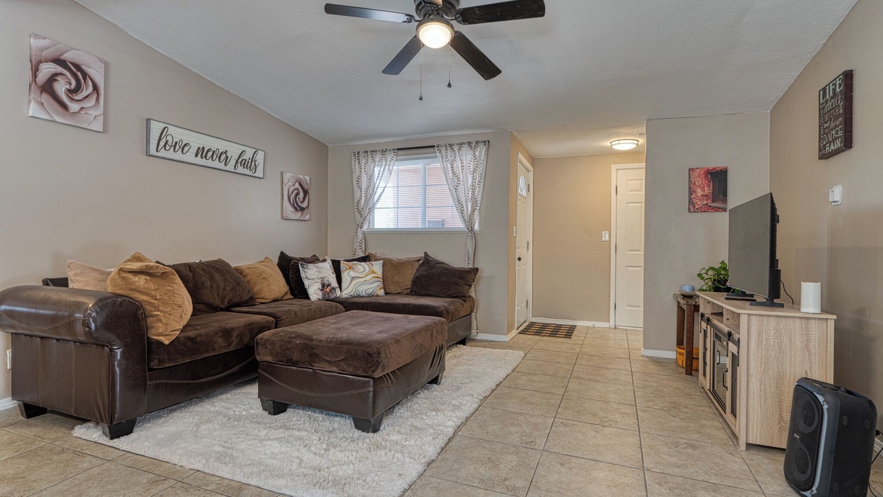 Photo of Livingroom in Northeast Heights