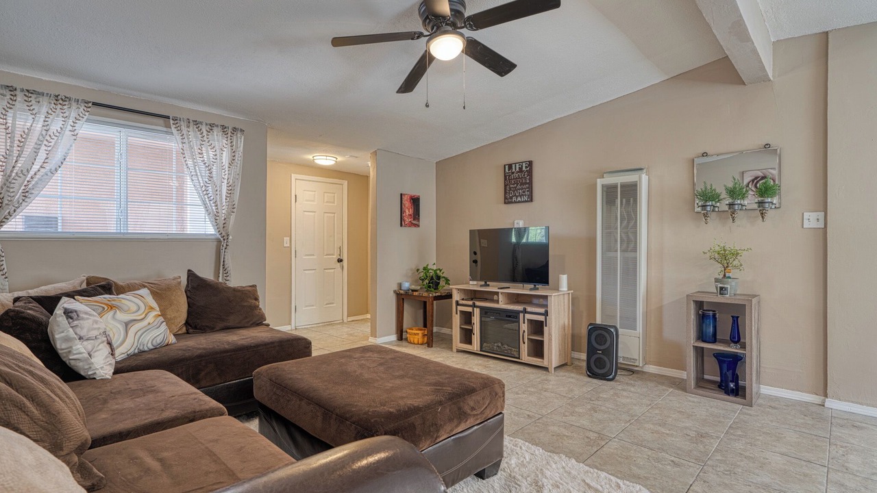 Photo of Livingroom in Northeast Heights