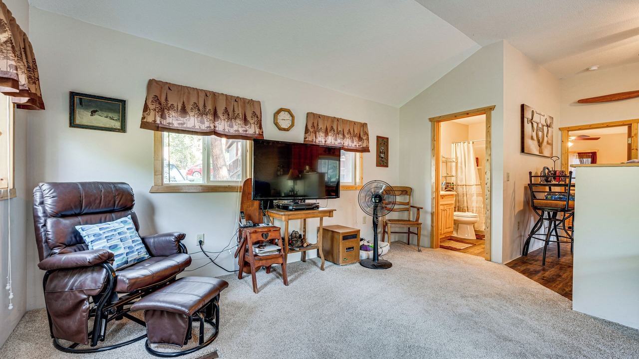Photo of Livingroom in Drake