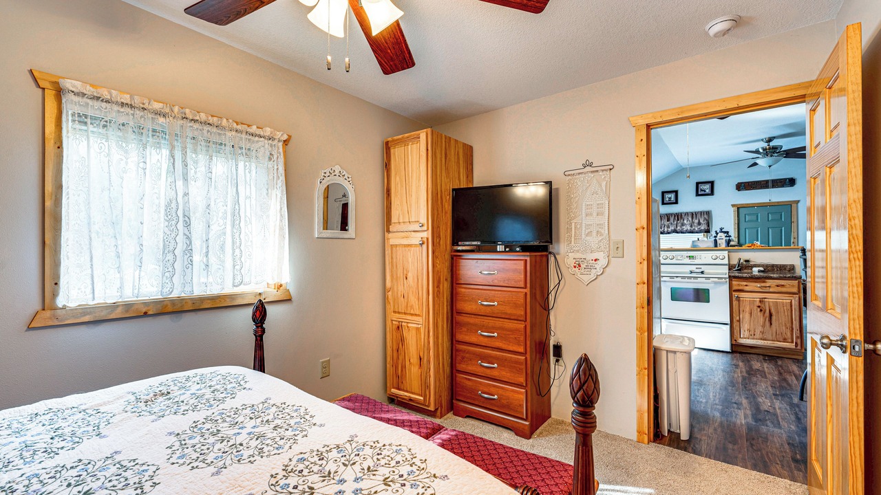 Photo of Bedroom in Drake