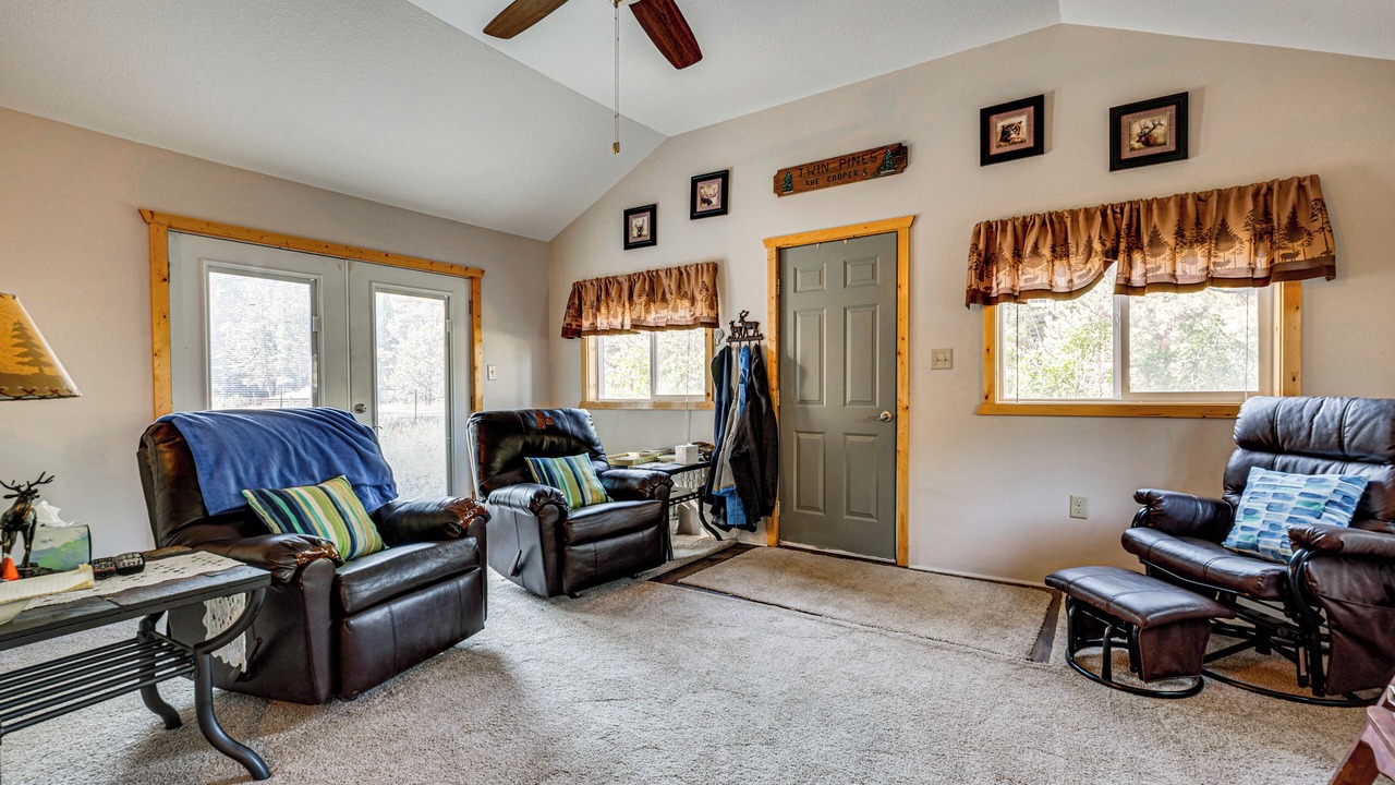 Photo of Livingroom in Drake