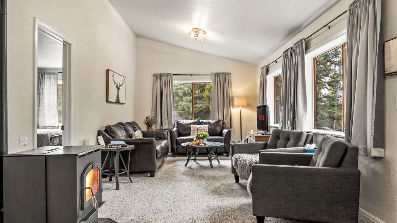 Photo of Livingroom in Divide