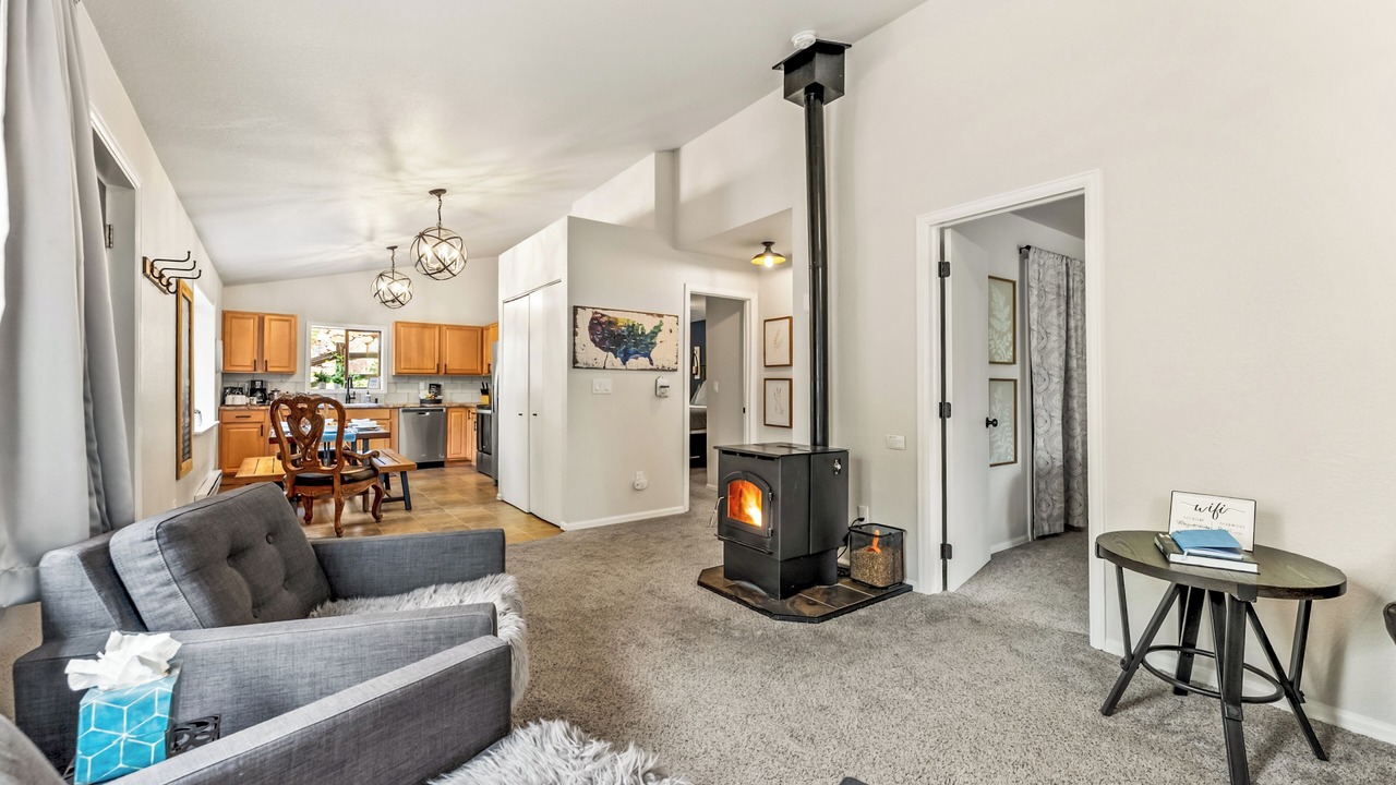 Photo of Livingroom in Divide