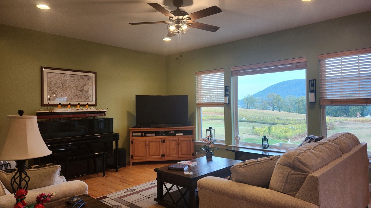 Photo of Livingroom in Boalsburg