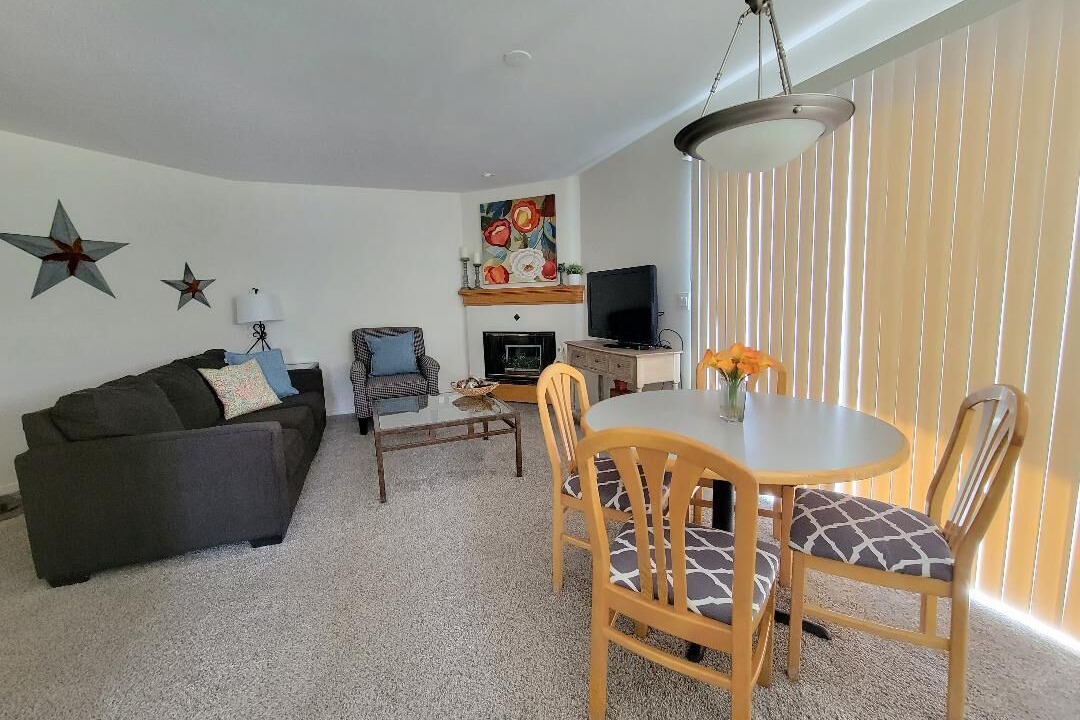 Photo of Livingroom in Englewood