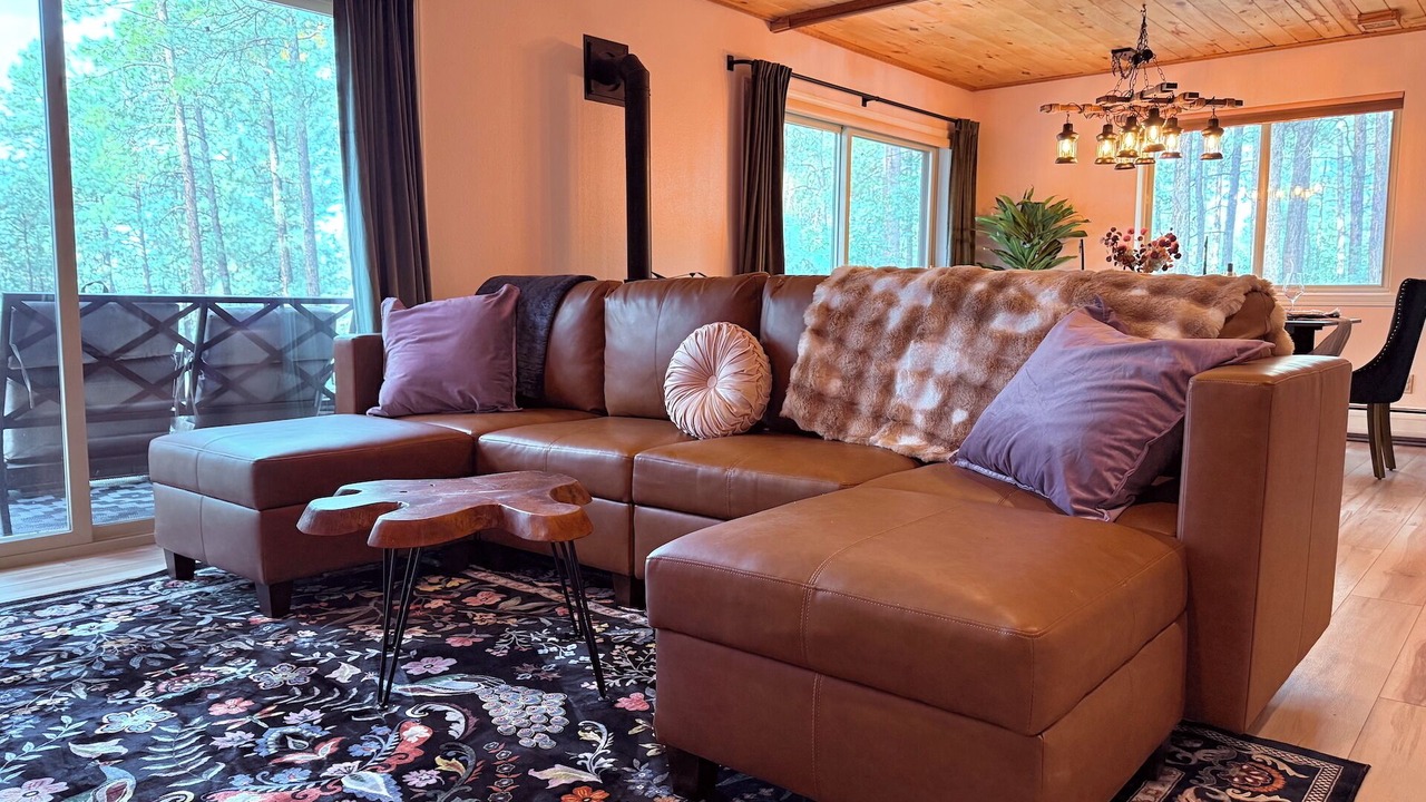 Photo of Livingroom in Forest Lakes