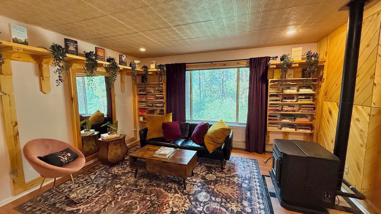 Photo of Livingroom in Forest Lakes