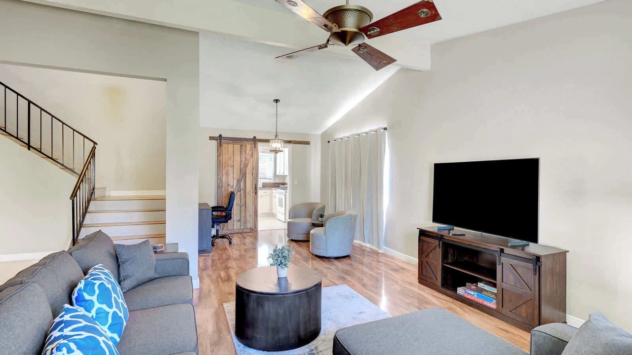 Photo of Livingroom in Green Valley North