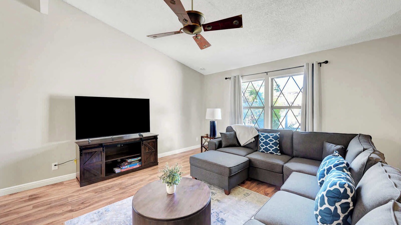 Photo of Livingroom in Green Valley North