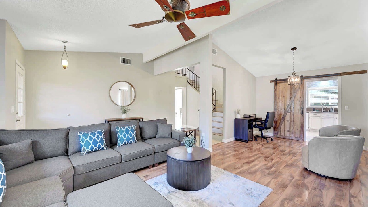 Photo of Livingroom in Green Valley North