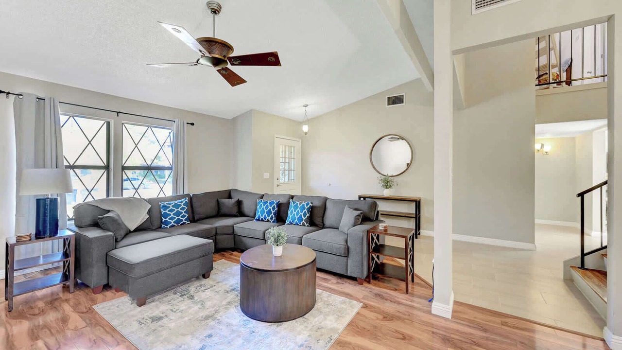 Photo of Livingroom in Green Valley North