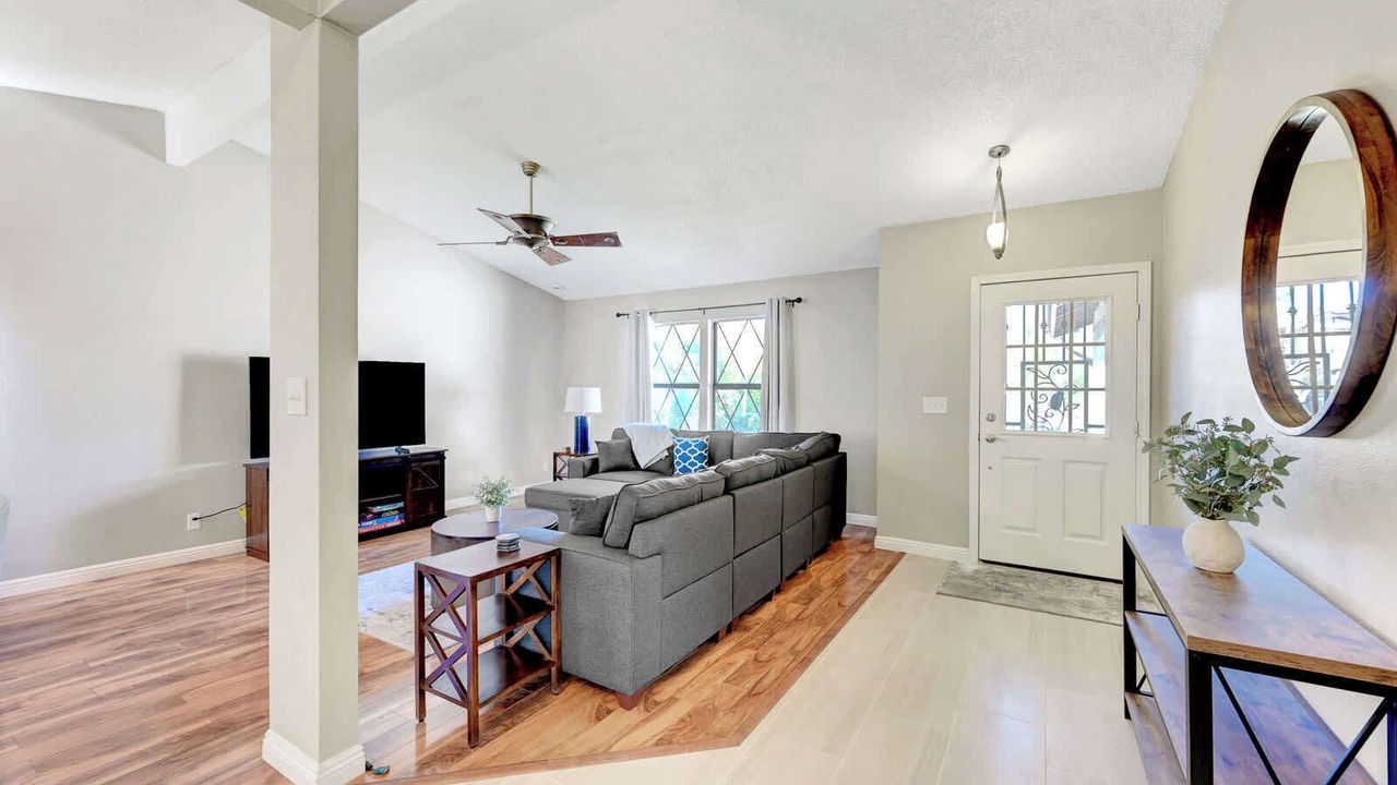 Photo of Livingroom in Green Valley North