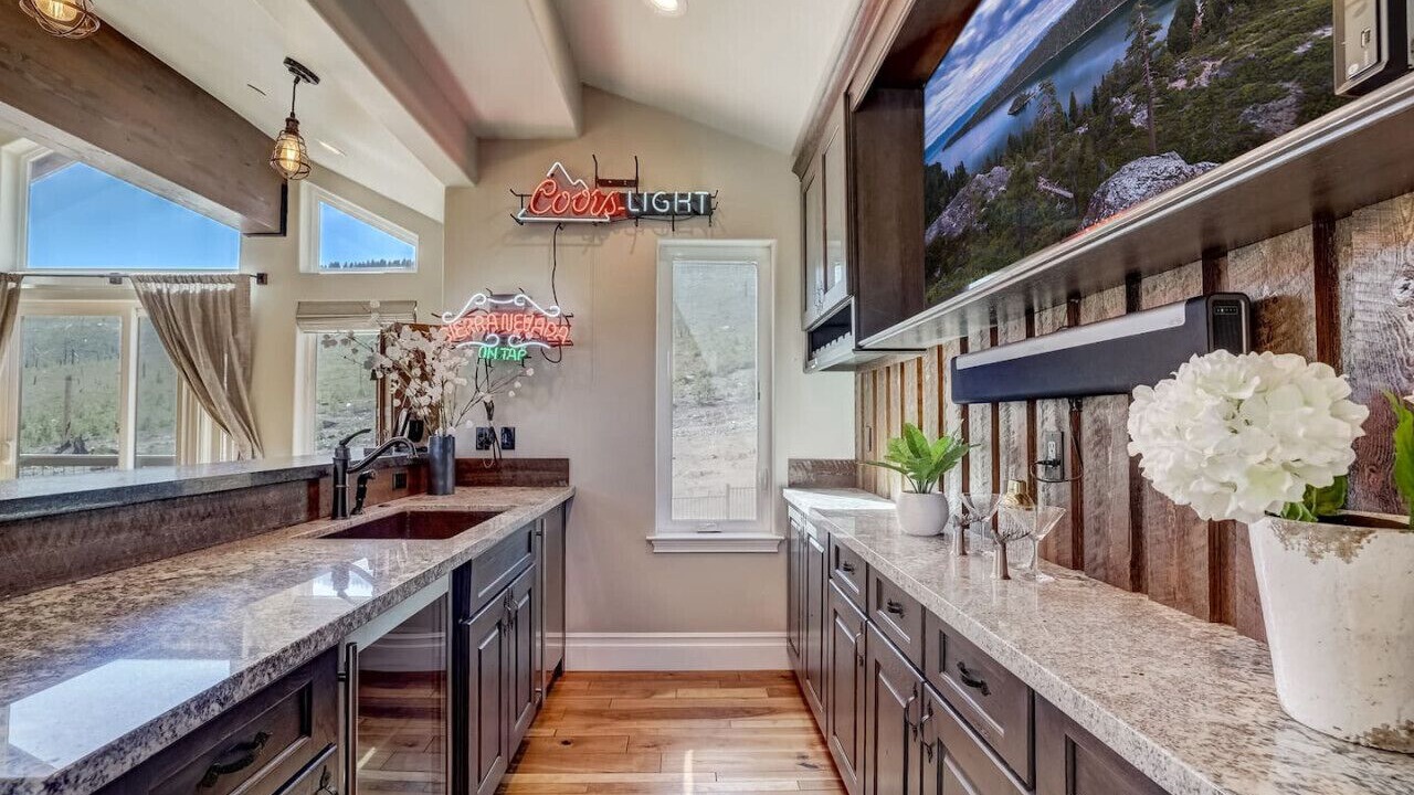 Photo of Outdoor in Mountain View Estates