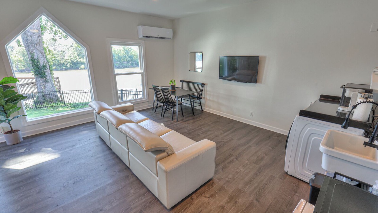 Photo of Livingroom in Charlotte Park