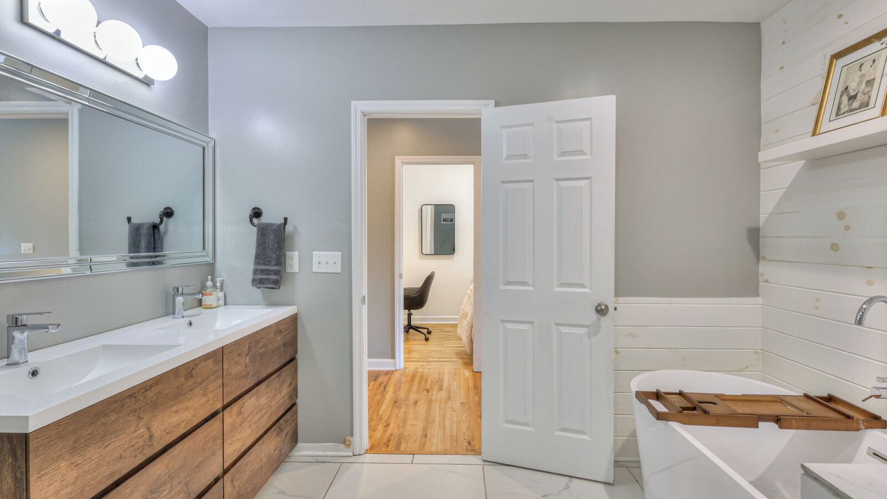 Photo of Bathroom in Charlotte Park
