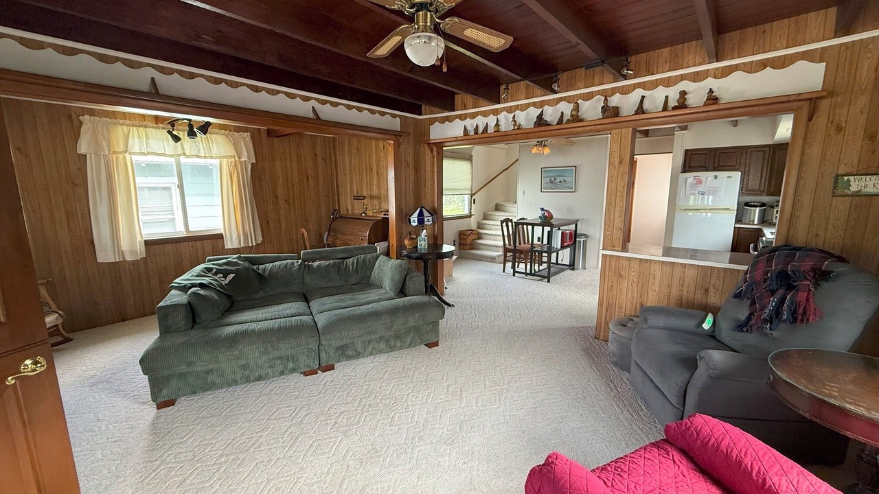 Photo of Livingroom in Brier Hill