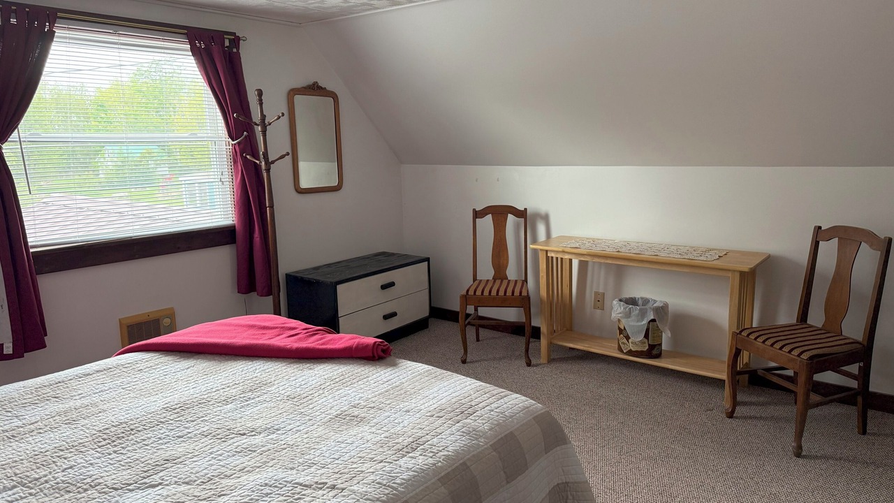 Photo of Bedroom in Brier Hill