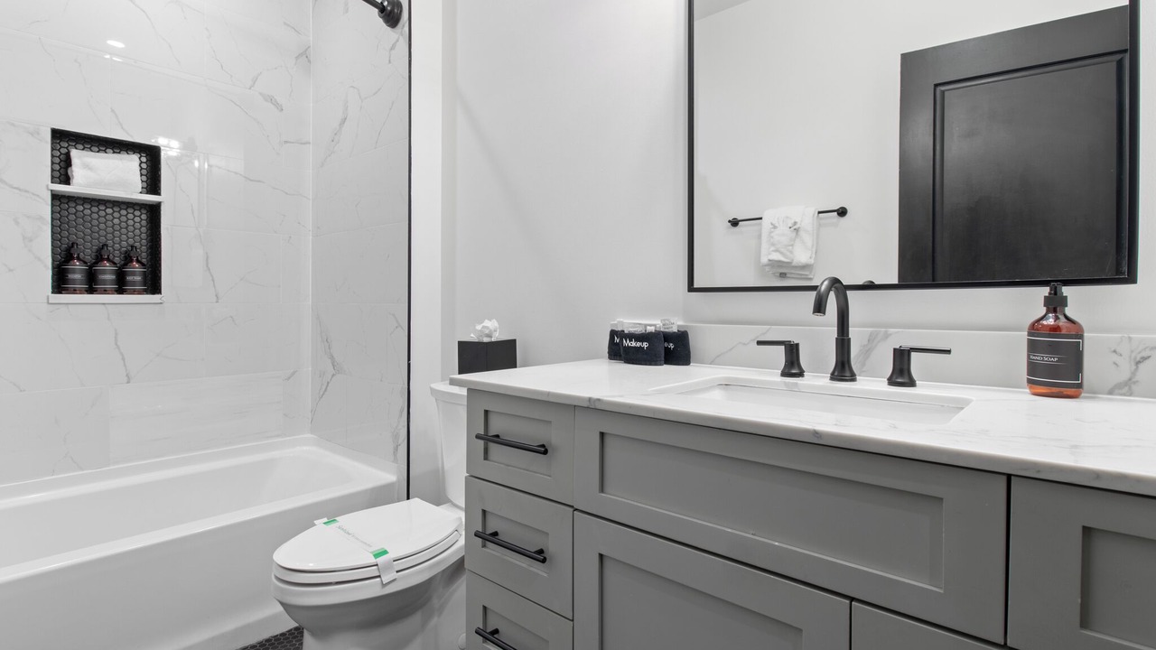 Photo of Bathroom in Arts/Warehouse District