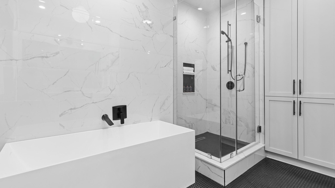 Photo of Bathroom in Arts/Warehouse District