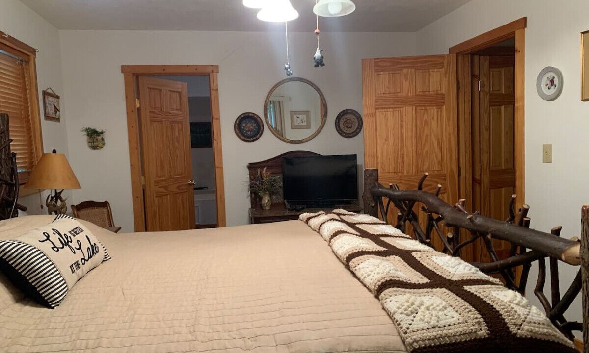 Photo of Bedroom in Alpine Lake