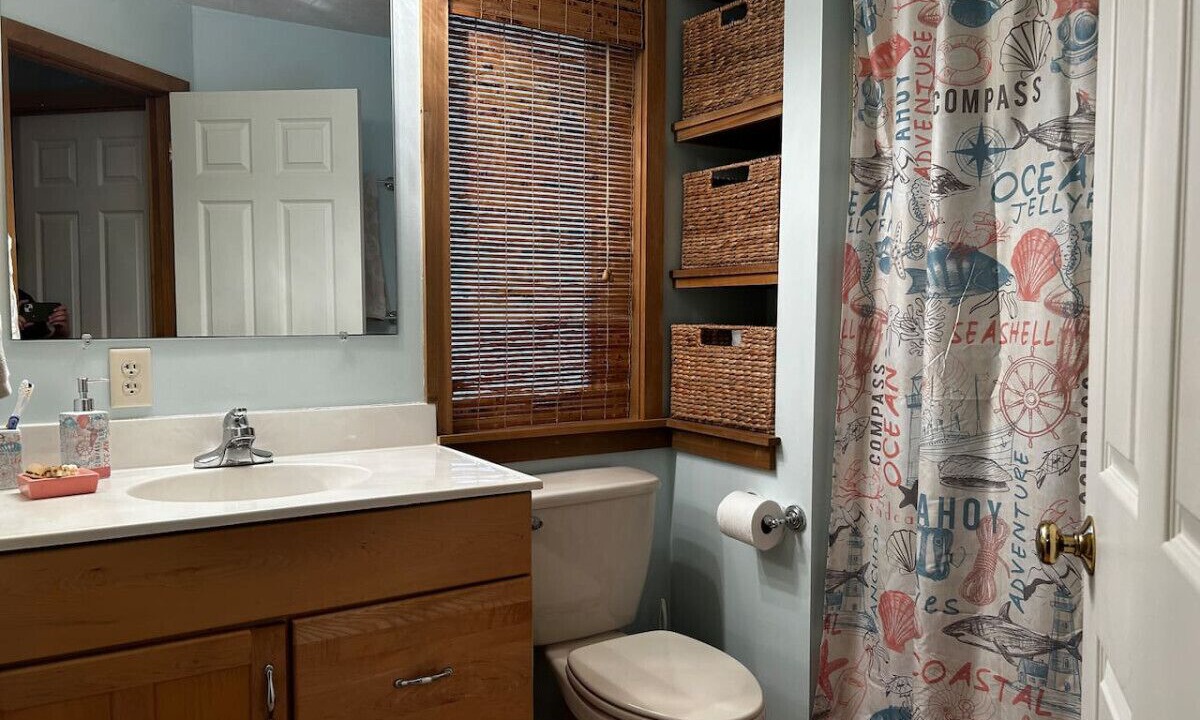 Photo of Bathroom in Alpine Lake
