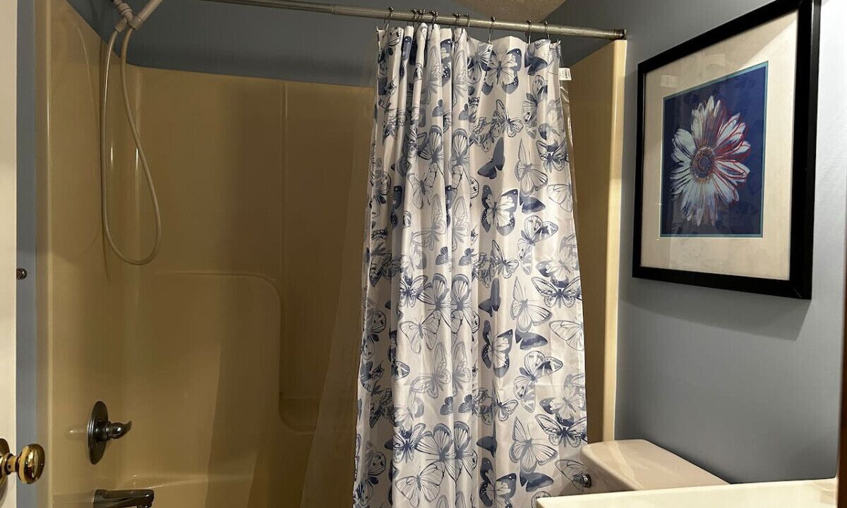 Photo of Bathroom in Alpine Lake