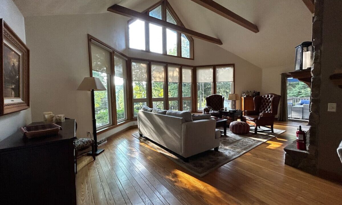Photo of Livingroom in Alpine Lake