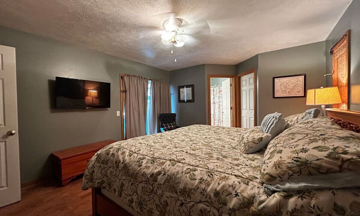 Photo of Bedroom in Alpine Lake