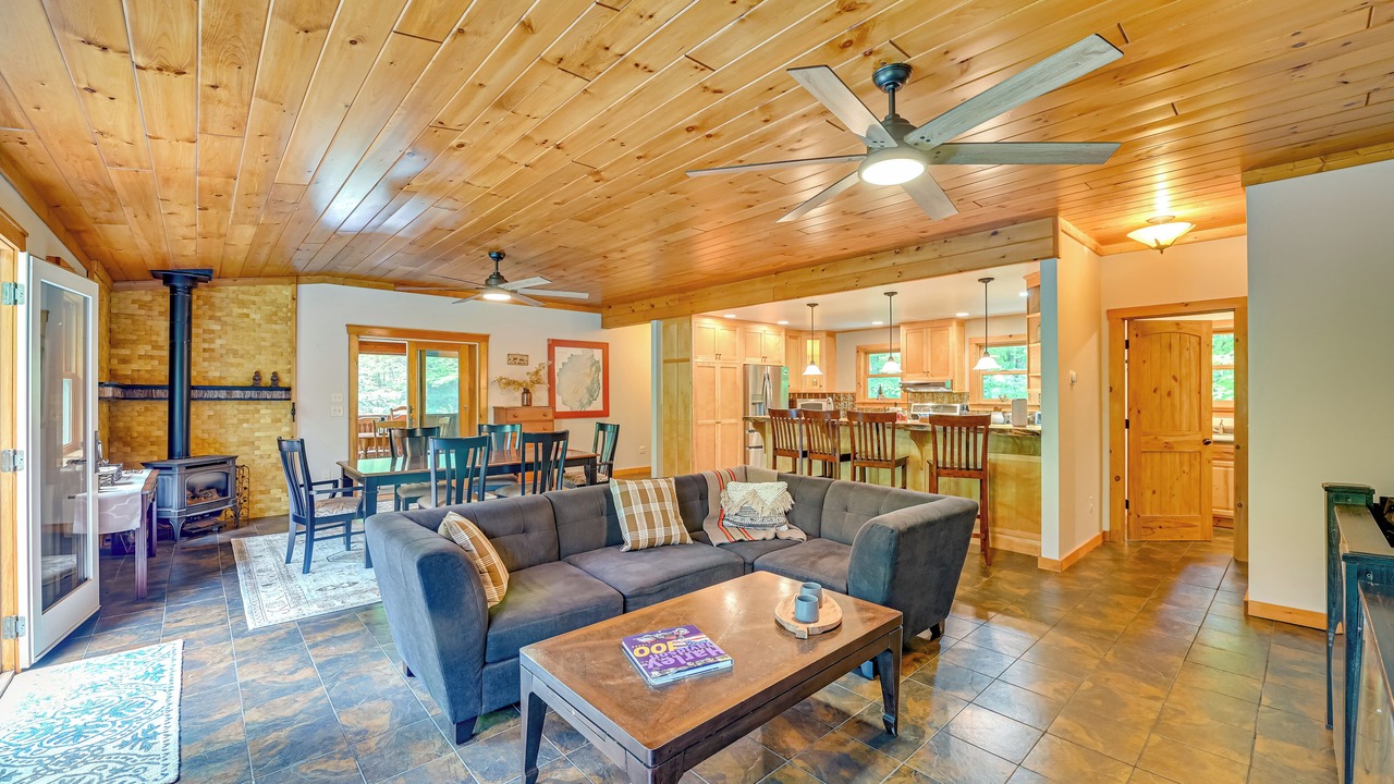 Photo of Livingroom in Old Forge