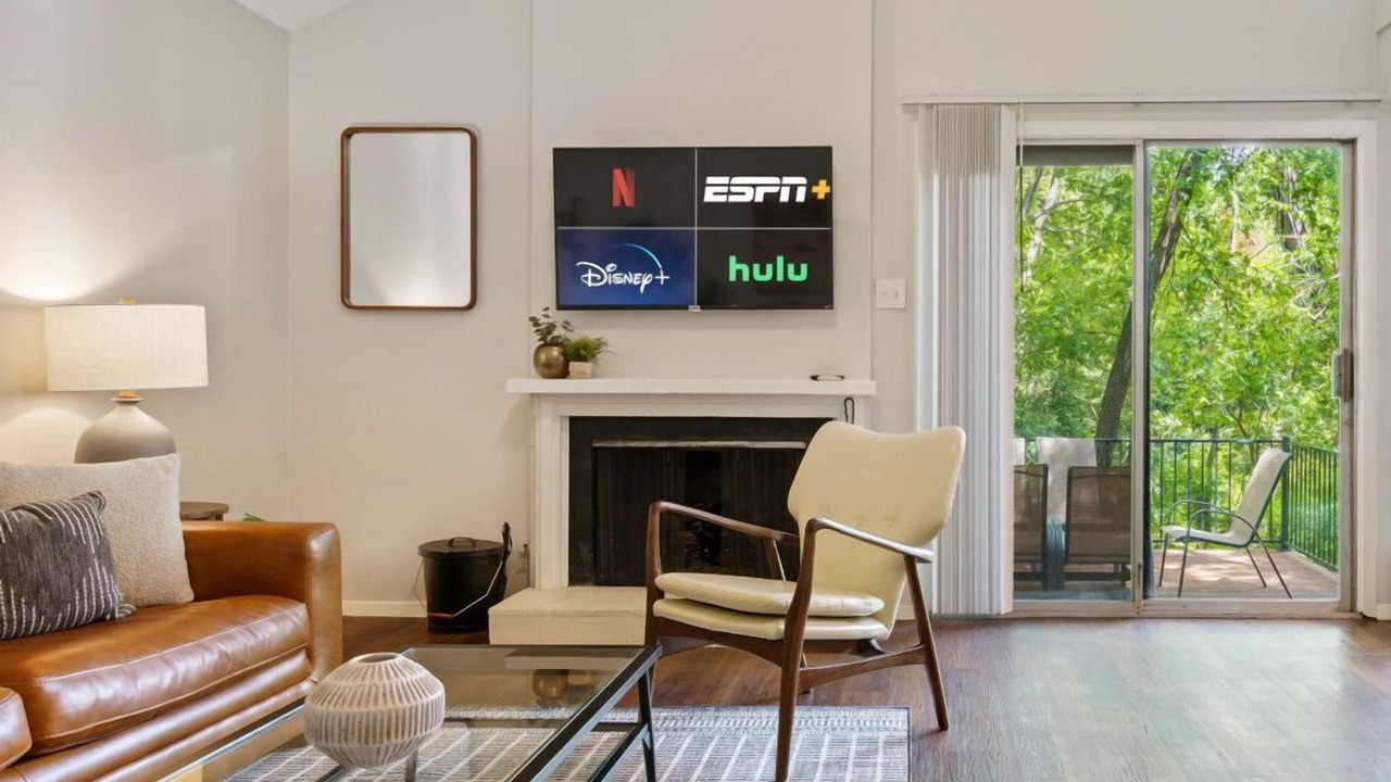 Photo of Livingroom in Highland Hills