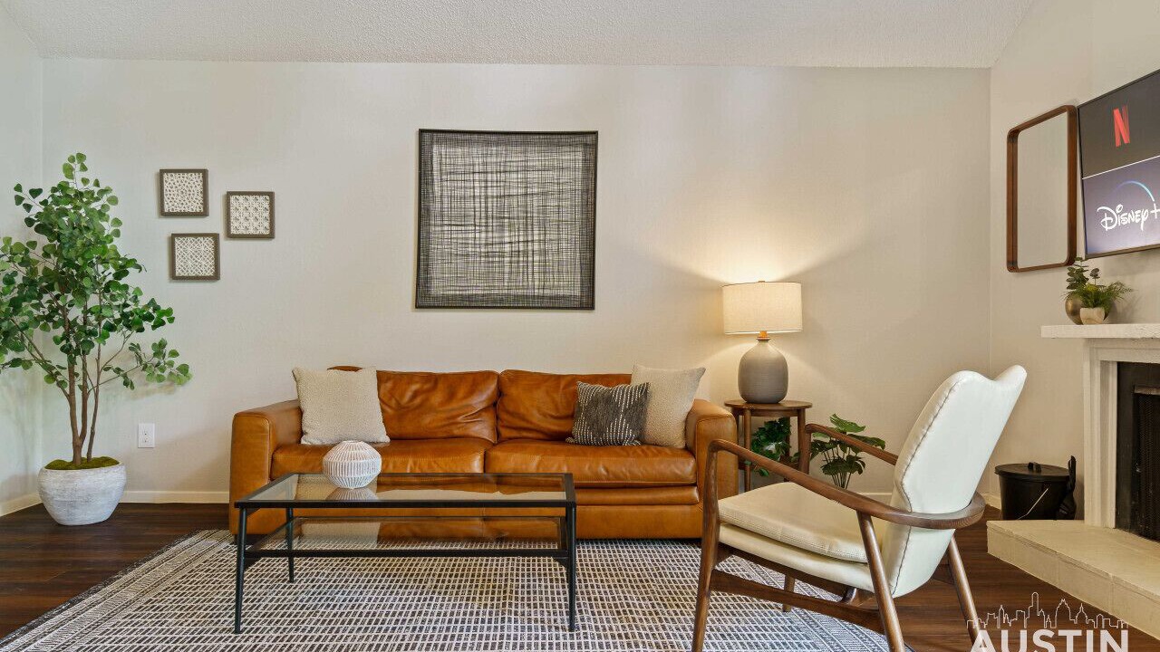 Photo of Livingroom in Highland Hills