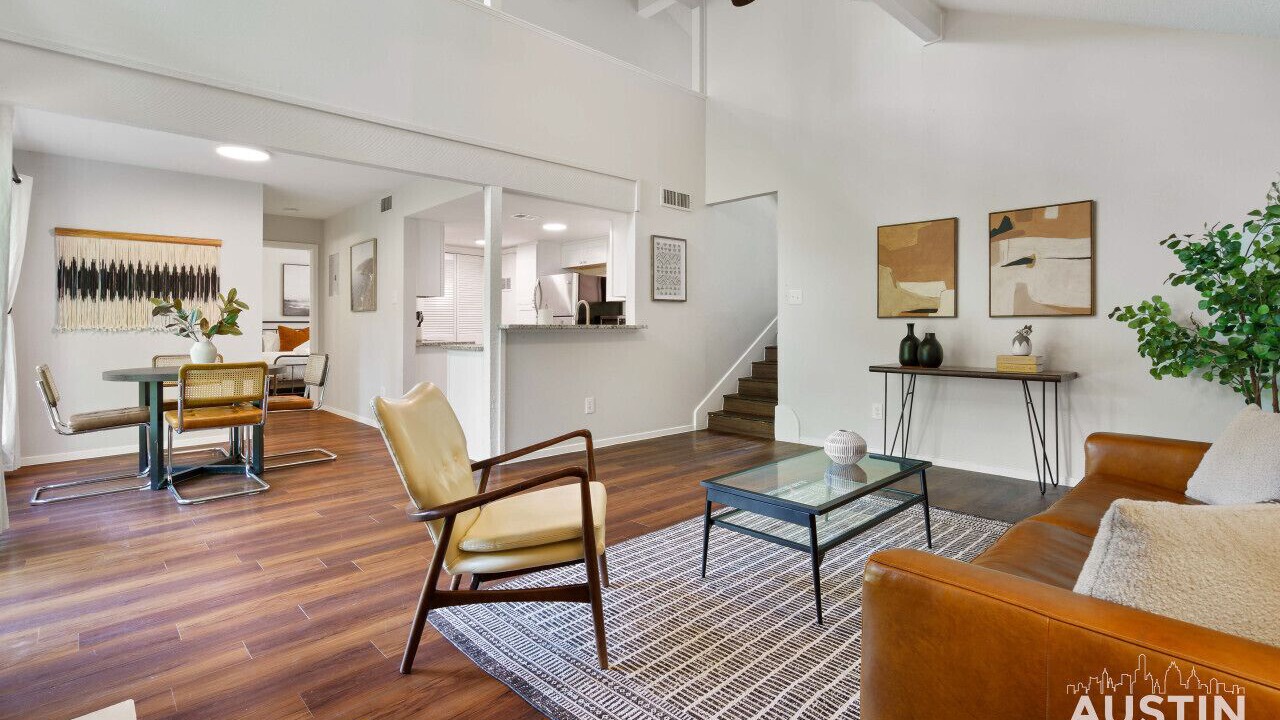 Photo of Livingroom in Highland Hills