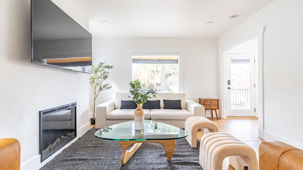 Photo of Livingroom in East Queen Anne