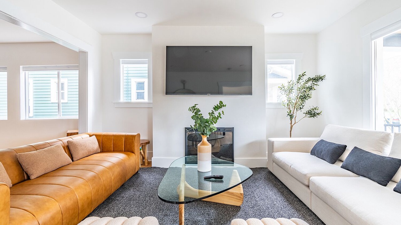 Photo of Livingroom in East Queen Anne