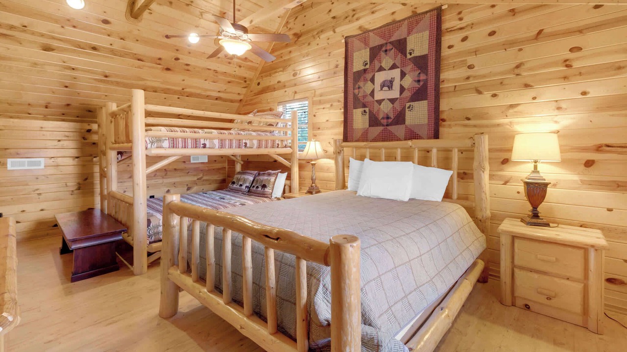 Photo of Bedroom in White Oak Lodge