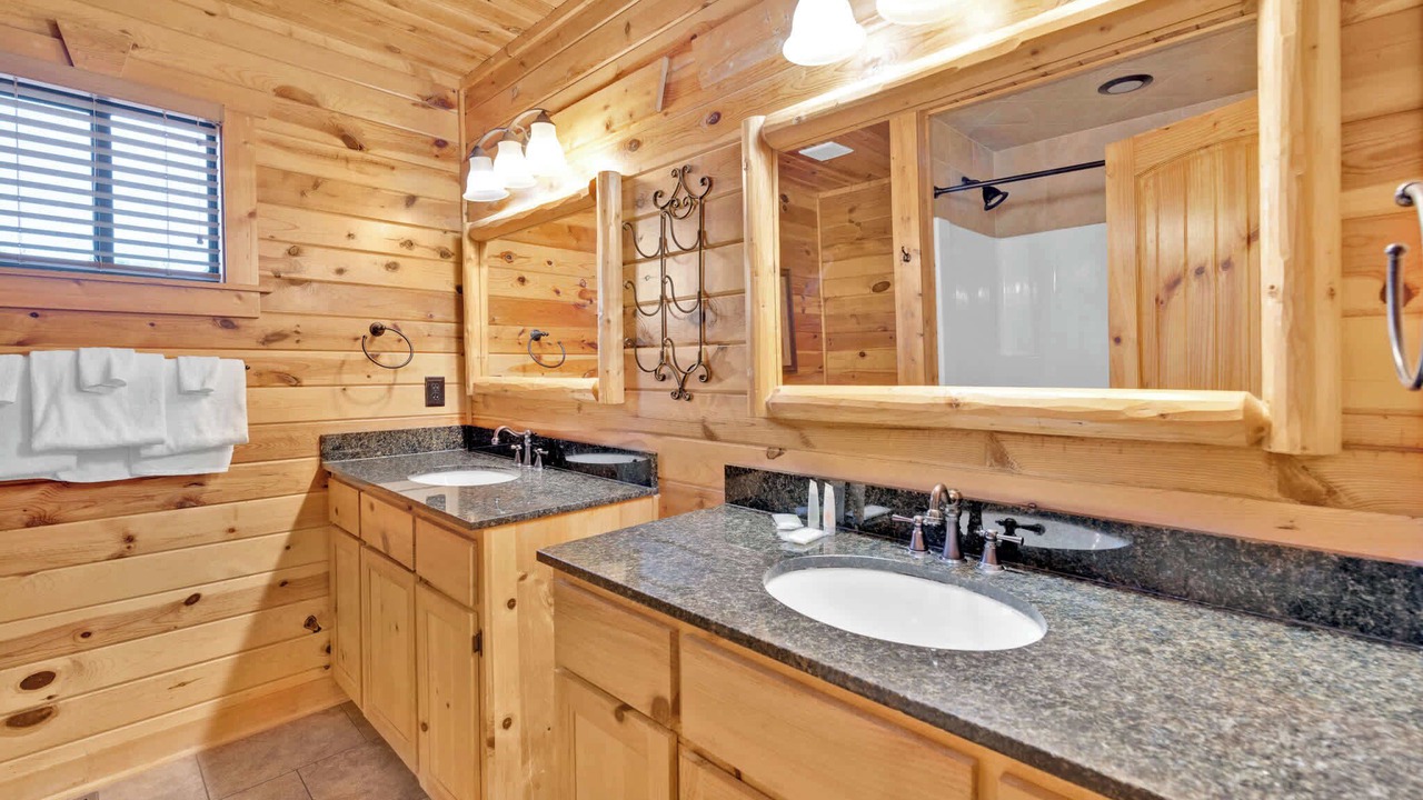Photo of Bathroom in White Oak Lodge