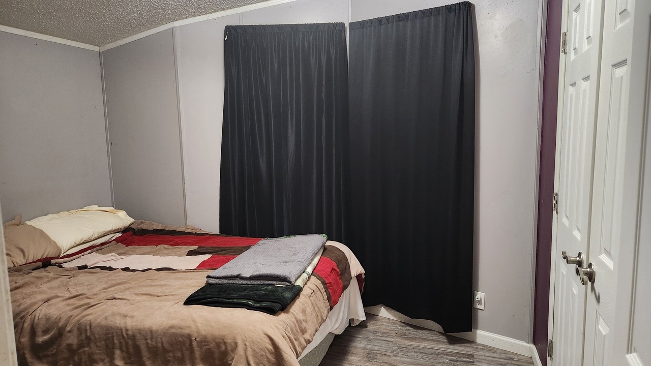 Photo of Bedroom in Star City
