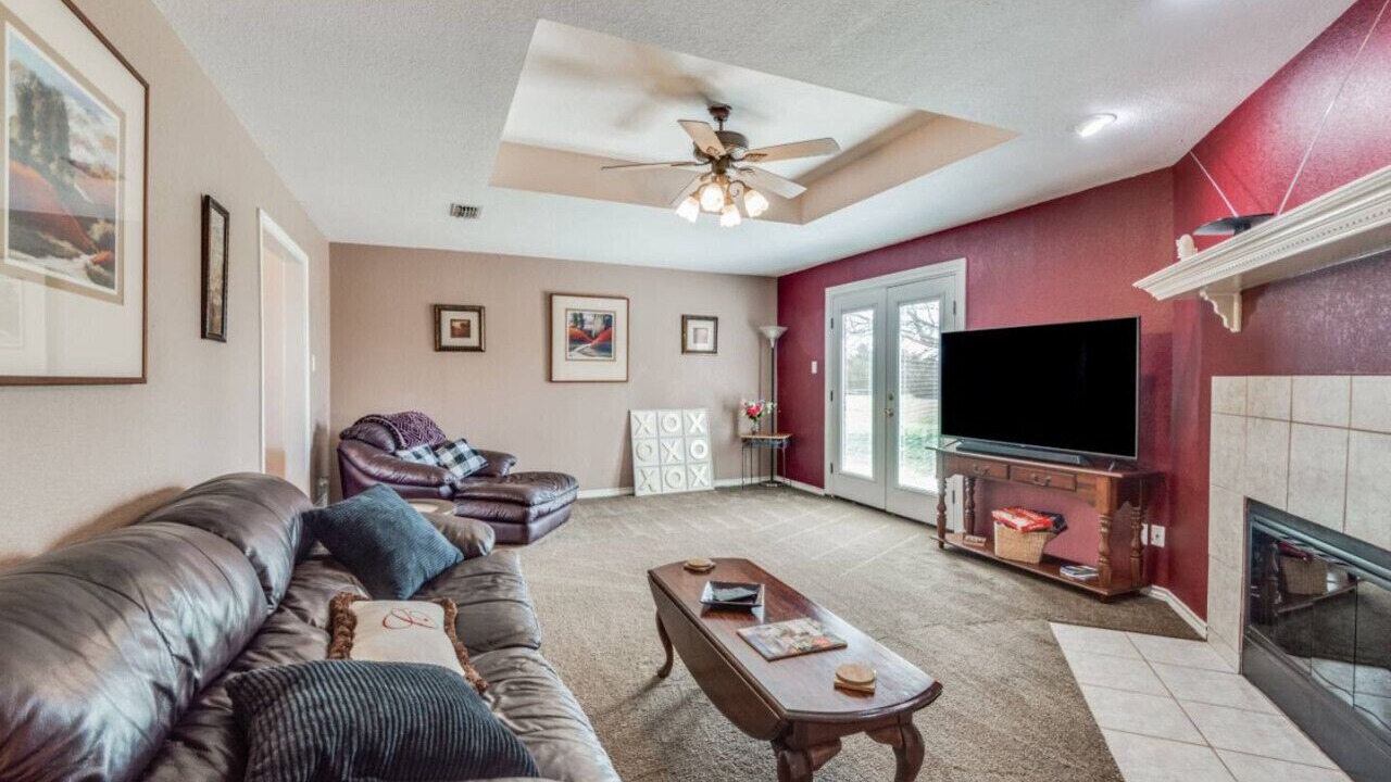 Photo of Livingroom in Ellis County