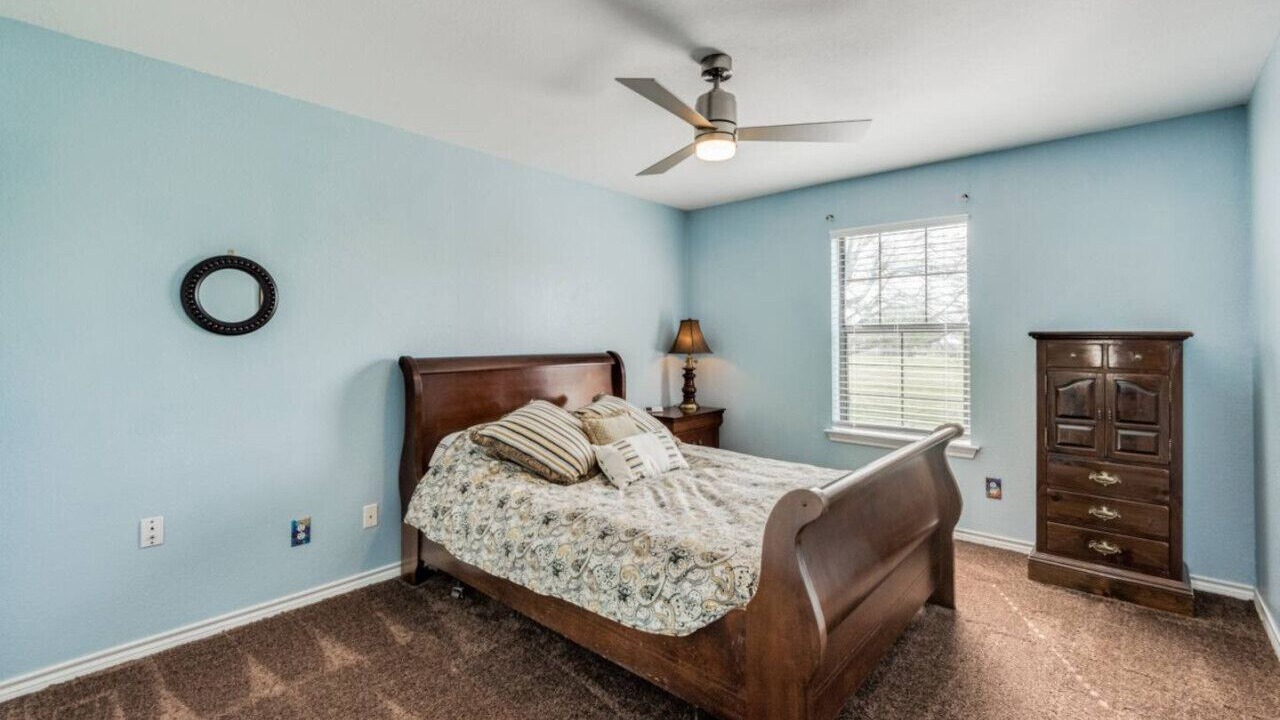 Photo of Bedroom in Ellis County
