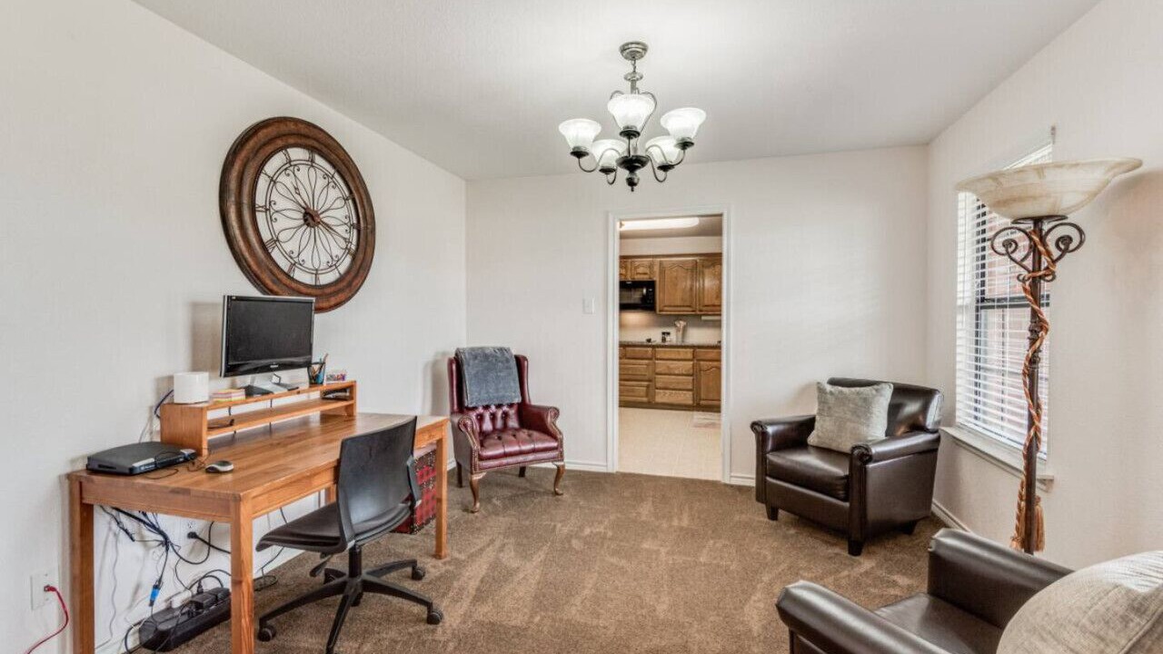 Photo of Livingroom in Ellis County