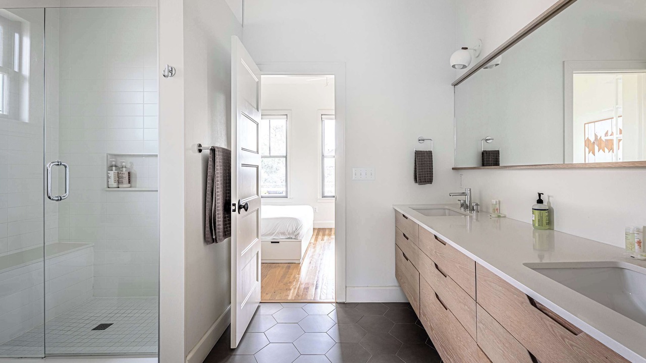 Photo of Bathroom in Foster Heights