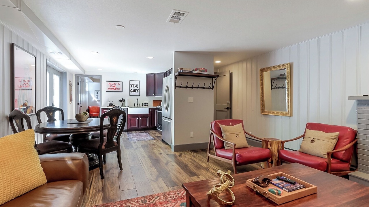 Photo of Livingroom in Virginia Village