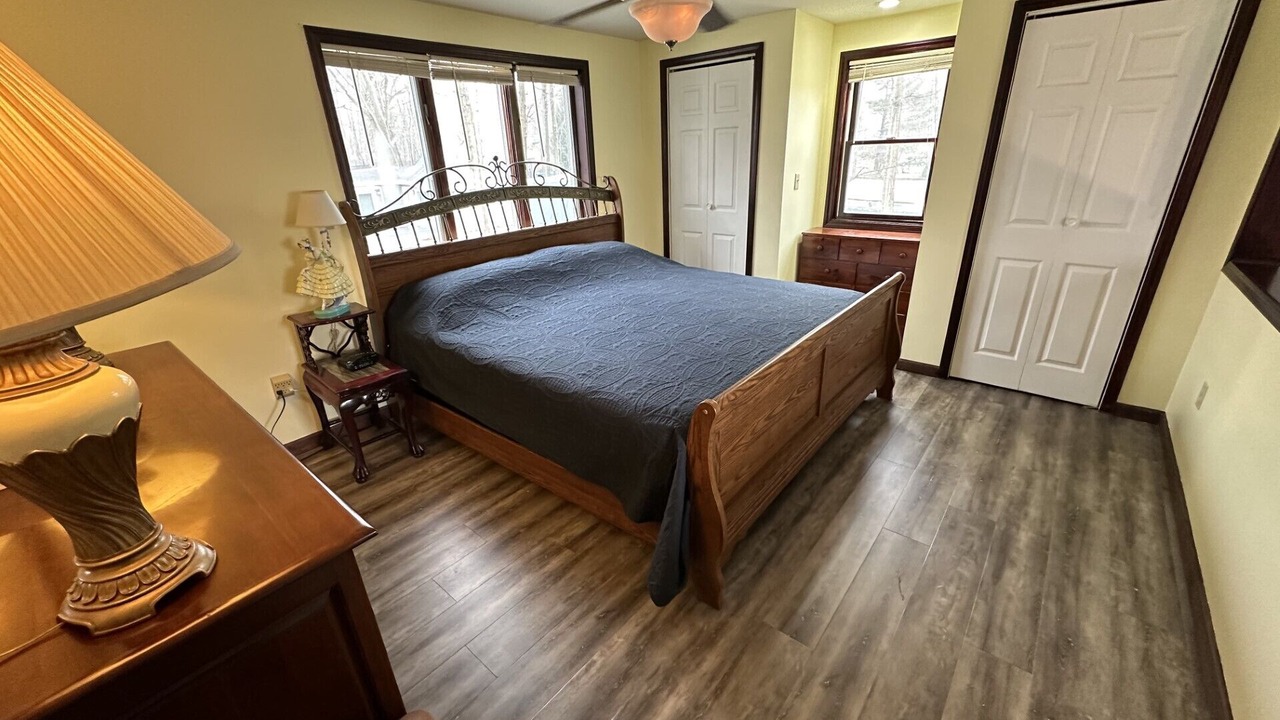 Photo of Bedroom in Lake Erie Beach