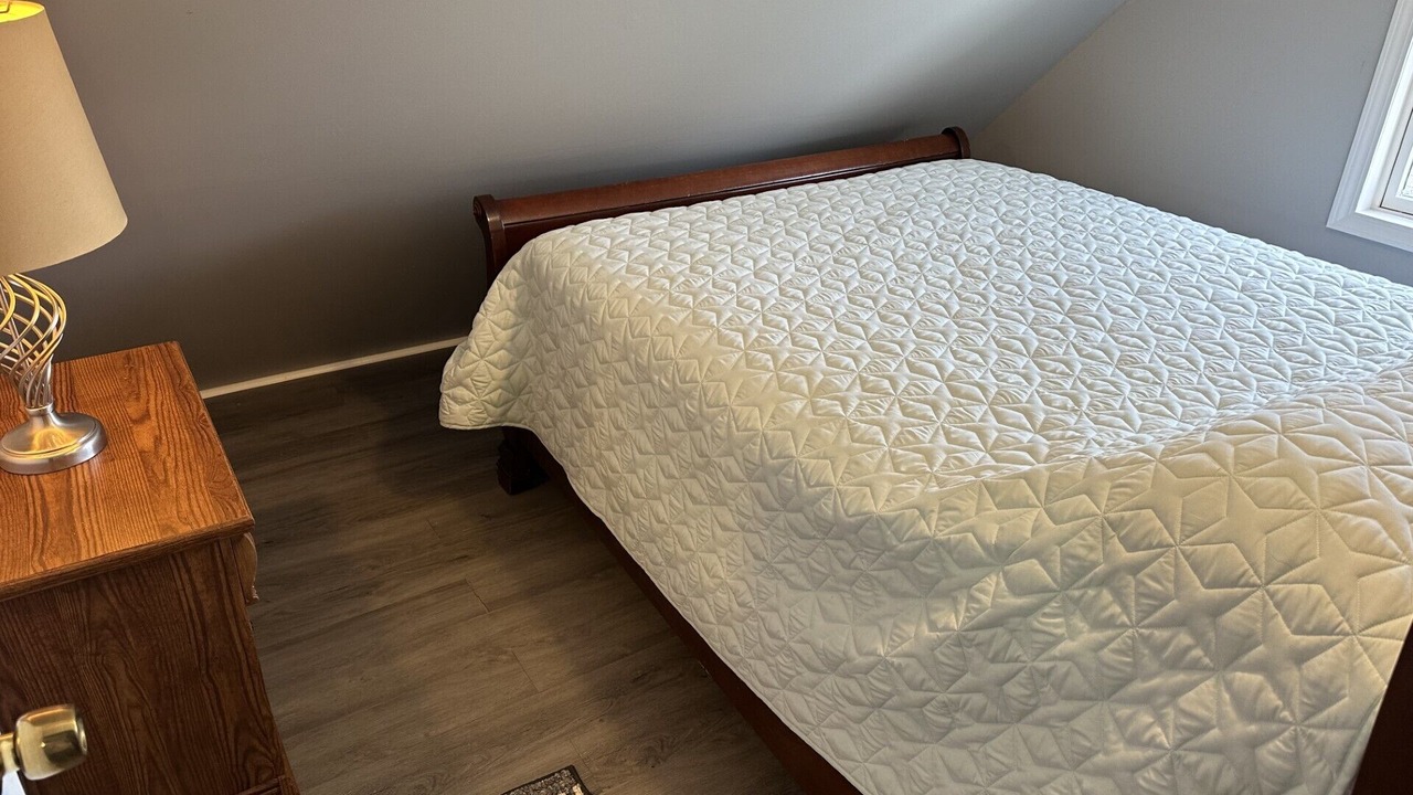 Photo of Bedroom in Lake Erie Beach