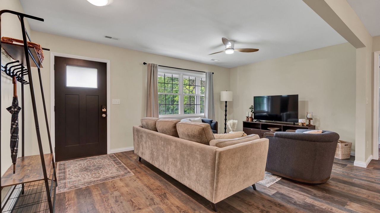 Photo of Livingroom in Collegedale